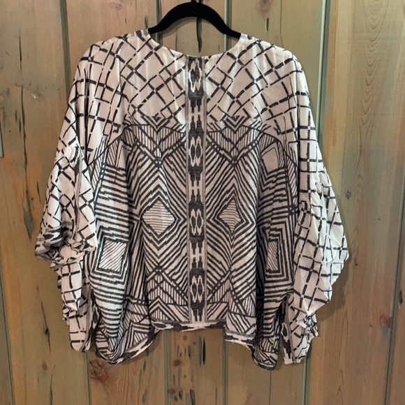 Patterned Cover Up - Picture 2 of 3